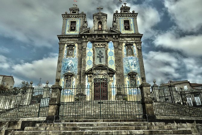 Private 3-hour walking tour of Porto with official tour guide - Miradouro da Vitória: the view that puts Gaia and the bridges in order