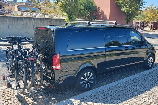 Private Airport Transfer from the Airport to Porto - Flight Tracking and Waiting Time: Why 60 Minutes Changes Your Stress Level