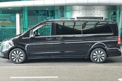 Private Airport Transfer from the Airport to Porto - The Meet-and-Greet System: Welcome Sign, Real Pickup Flow