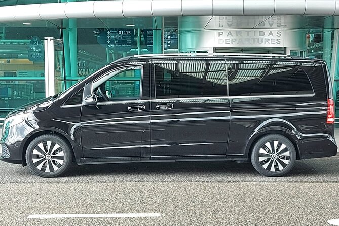 Private Airport Transfer from the Airport to Porto - The Meet-and-Greet System: Welcome Sign, Real Pickup Flow