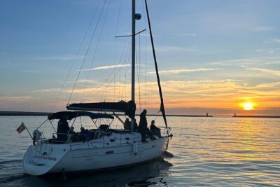 Private Birthday Celebration in a Sail in Porto - The birthday moment: cake, singing, and your soundtrack