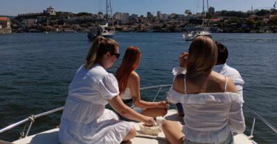 Private Boat Tour 6 Bridges 1h30, group price up to 6px - Getting On Board at Marina da Afurada (Pontão B, Gaia)