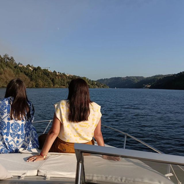 Private Boat Trip for 2 with Tasting in Porto -Sunset Option - Onboard Tasting: Sweet + Savory Board, Local Sparkling Wine, and Water