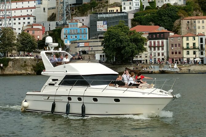 Private Cruise on Luxury Yacht in Porto - Boarding at Marina da Afurada: the practical side