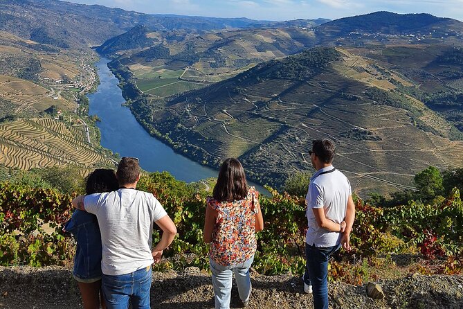 Private Douro and Porto 4x4 Tour with Wine Tasting and Boat Trip - Favaios: the wine historical village angle