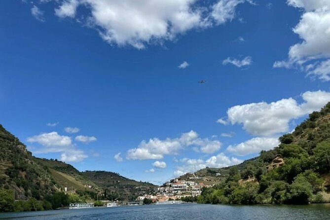 Private Douro Valley Tour with Lunch & Wines - Price and comfort: what $228.57 per person really covers