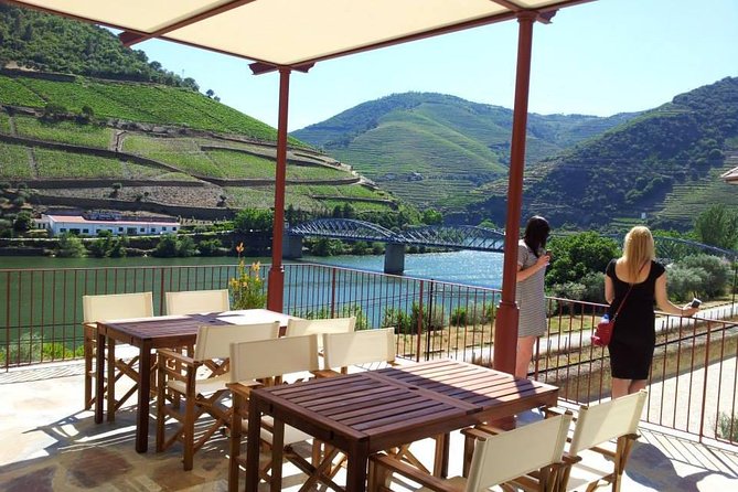 Private Douro Valley Wine Tour: 2 Wine Estates, Lunch and Cruise - After lunch: viewpoints, winding roads, and a Pinhão photo stop