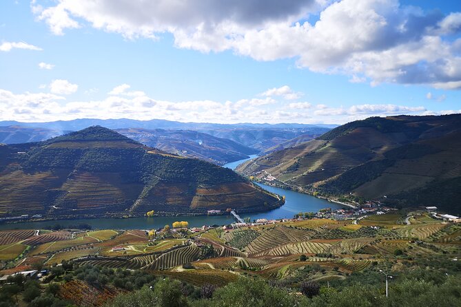 Private Douro Valley Wine Tour + Lunch and Boat Cruise - Pinhão’s 1880 railway station: a small stop with a big story