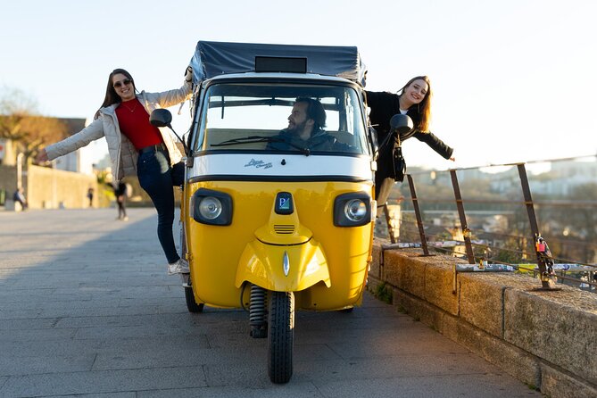 Private Port: Tuk Tuk and boat with local guides - Leaving Porto’s streets: Cais do Ouro and the shift to boat time