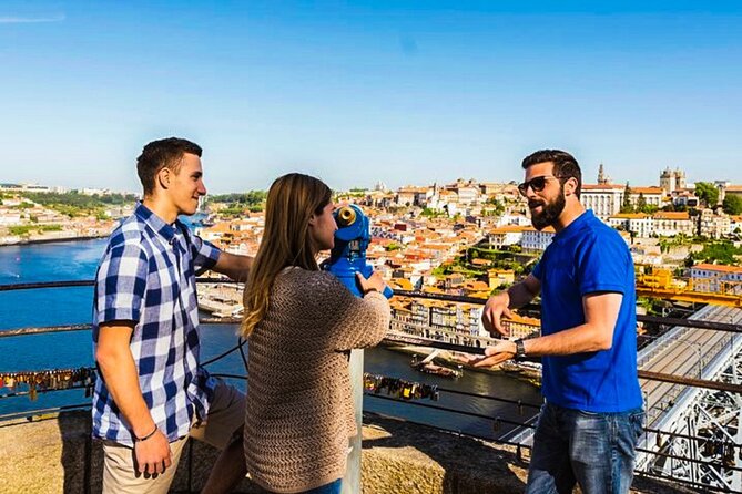 PRIVATE Porto walking tour with historian - Climb the XII-century towers: the view that teaches the map