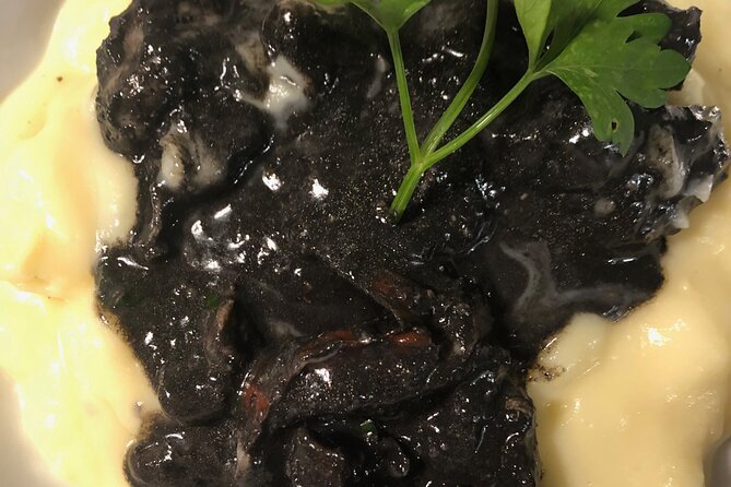 Private Portuguese Cooking and Wine Experience in Porto - What “private” actually means in the kitchen