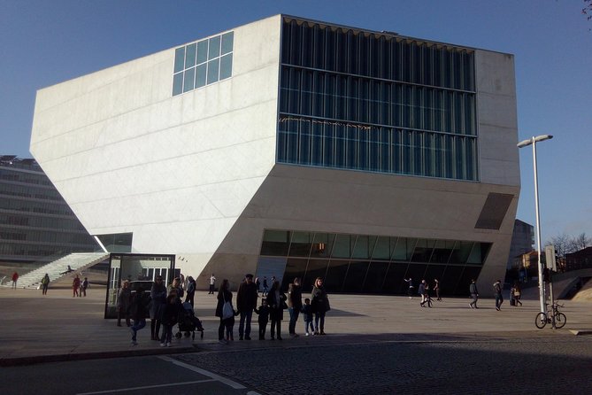 Private Tour in Porto Main Highlights with Traditional Lunch - Torre dos Clérigos area and Avenida dos Aliados: Porto’s attitude in motion