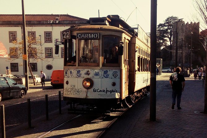 Private Tour in Porto Main Highlights with Traditional Lunch - Church tile trail: Igreja do Carmo and Igreja dos Carmelitas