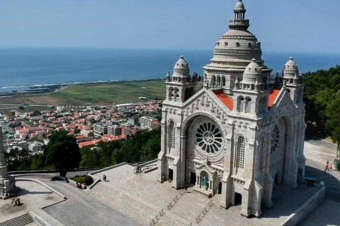 Private Tour Santiago de Compostela & Viana do Castelo from Porto - Museu do Traje: Traditional Dress as a Shortcut to Local Culture