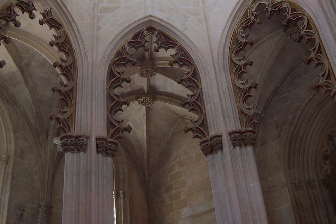 Private Tour through Tomar, Fátima, and Batalha historical sites - Basilica de Nossa Senhora do Rosário: the tomb area you’ll keep seeing online