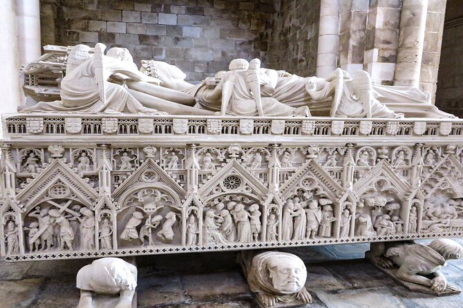 Private Tour to Nazaré and Alcobaça, giant waves and a monastery - Pederneira Belvedere and the Church of Misericórdia da Pederneira
