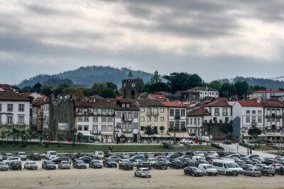 Private tour to Ponte de Lima, Vinho Verde region - Ponte Romana e Medieval: where the bridge becomes the town