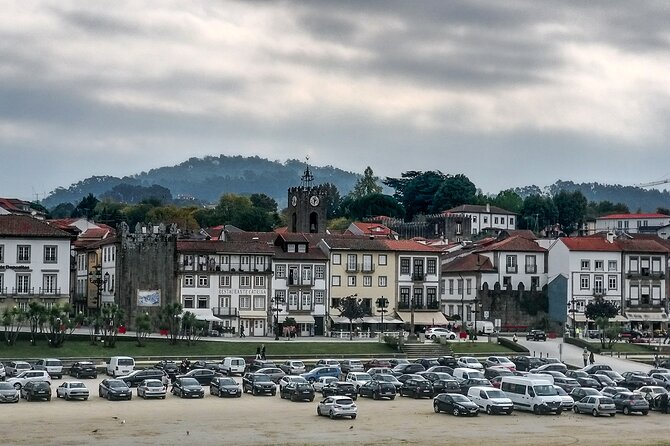 Private tour to Ponte de Lima, Vinho Verde region - Ponte Romana e Medieval: where the bridge becomes the town