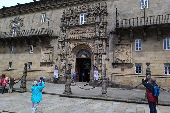 Private Tour to Santiago de Compostela and its stunning Cathedral - Palacio de Raxoi and Rúa Nova: architecture and culture between the big moments