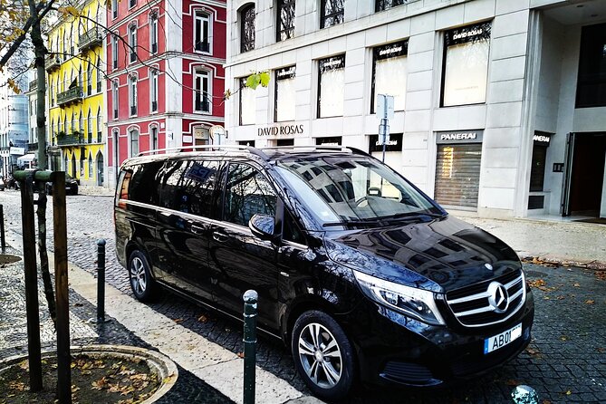 Private Transport between the city of Porto and AHD Airport - Free waiting time is the real upgrade