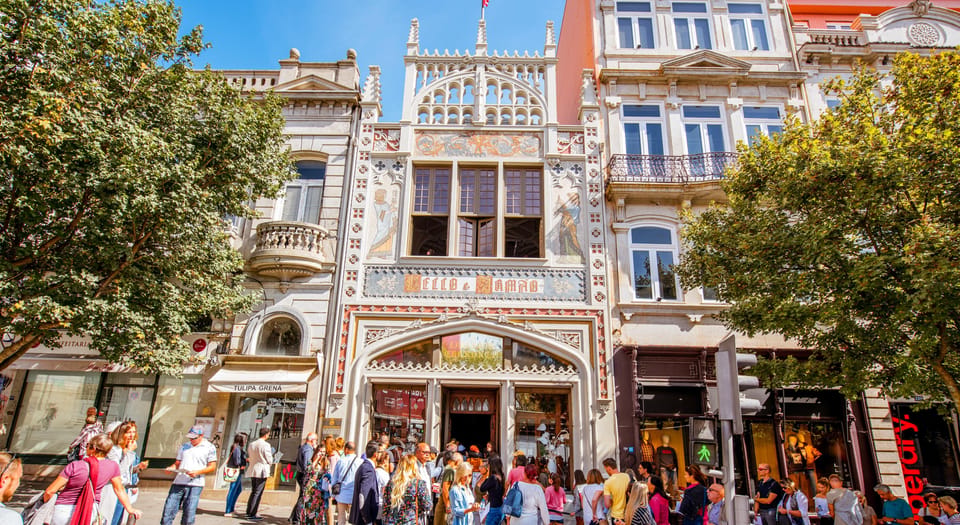 Private Walking Tour, highlights and secrets of Porto - Livraria Lello & Irmão: see the famous façade, skip the ticket stress
