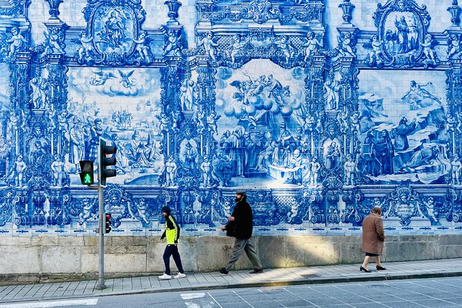 Private Walking Tour in Porto with Optional Lello Bookshop Ticket - The Porto Cathedral viewpoint: history plus a river-facing pause