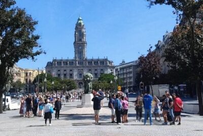 Private Walking Tour in Porto with Photo & Proof of Doce Local (3h) - Mercado do Bolhão and Teatro Rivoli: the city’s daily rhythm