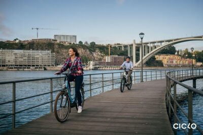 Rent an Electric Bike with Bosch motor - Starting on the Gaia side and finding lunch in Afurada