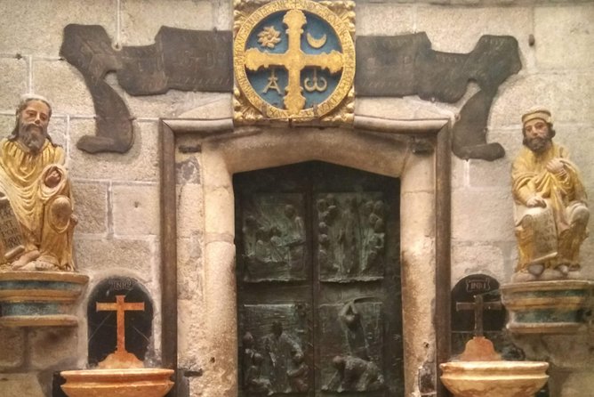 Santiago de Compostela & Valença do Minho - from Porto - Cathedral de Santiago: guided entry that saves time and adds meaning