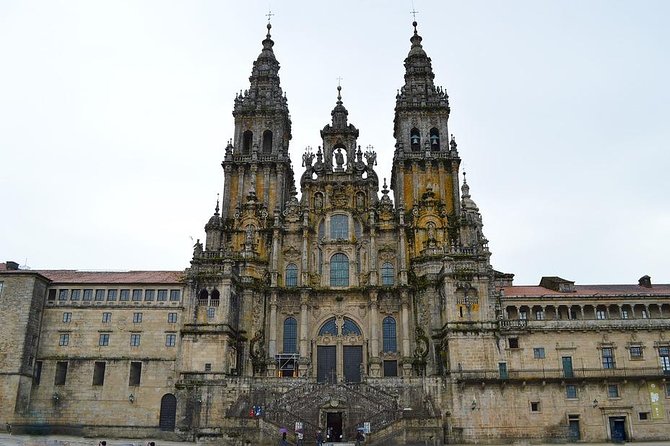 Santiago de Compostela & Viana do Castelo from Porto - The 8:00 pickup in Porto: simple start, long day feel