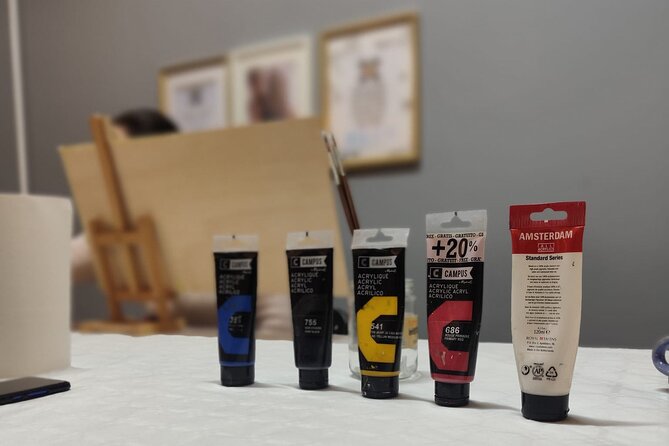 Small Painting Group with a Local Artist in Porto - Materials and the small manual: the value you feel on day one