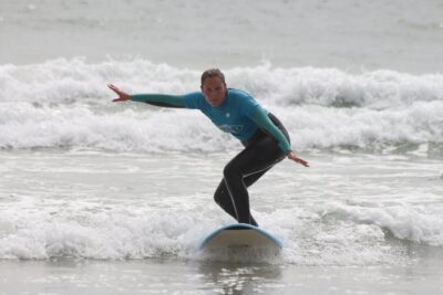 Surf class in Porto - small groups, ideal for beginners - The 90-minute flow: sand basics, then actual ocean time