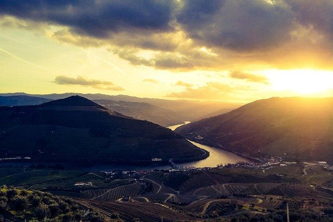 Top Highlights of Douro Valley From Porto Full Day Private Tour - Stop 1: The Douro Valley entrance and a viewpoint-focused start