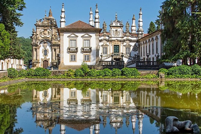 Tour to the Palace of Mateus and the Douro - Casa de Mateus gardens: a polished start with real atmosphere