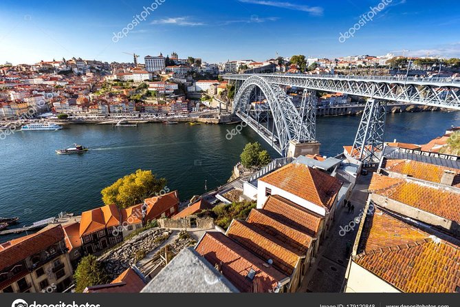 Tour / Transfer Lisbon Porto or Porto Lisbon - Nazaré: panoramic views, wave watching, and coastal atmosphere