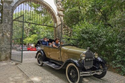 Vintage car ride in Vila Real - Meeting point and timing: plan your day around a 90-minute window