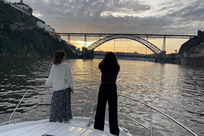 Yacht Cruise Excursion to 6 Bridges on the Douro - Boarding and Arrábida Bridge panoramas at the Douro’s mouth