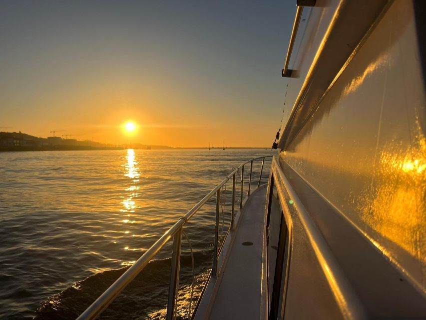 Yacht Douro Tour - A yacht tour that turns Porto’s viewpoints into a route