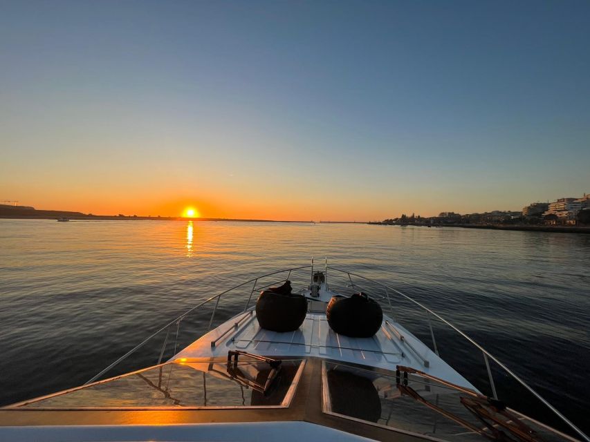 Yacht Douro Tour - Port wine welcome: a local detail with real value