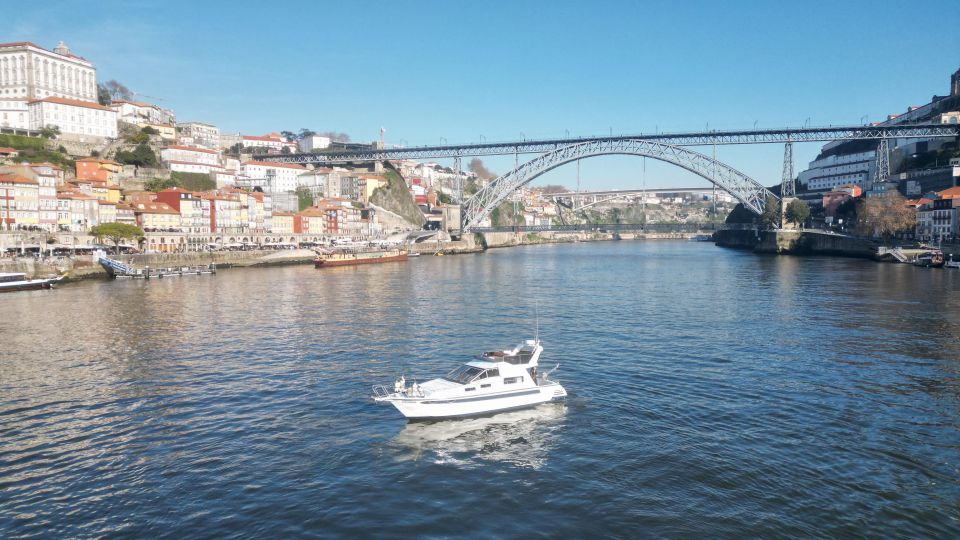 Yacht Douro Tour - Getting on board: where the tour starts on R. do Ouro